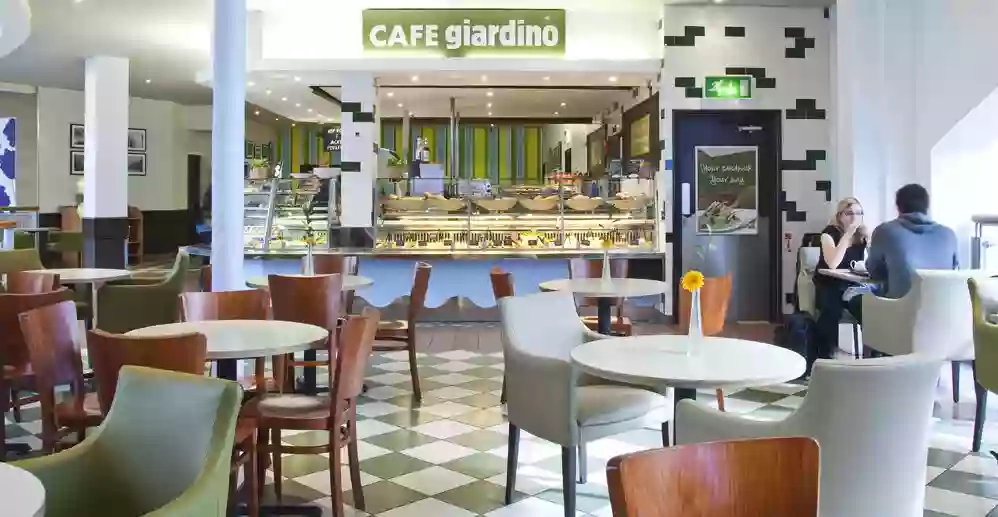 Cafe Giardino Lakeside