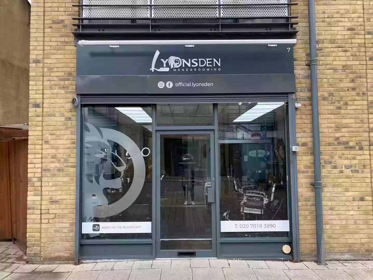 Lyons Den Mens Grooming