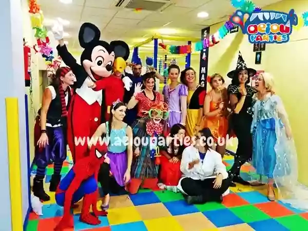 Kids party entertainers AEIOU in London