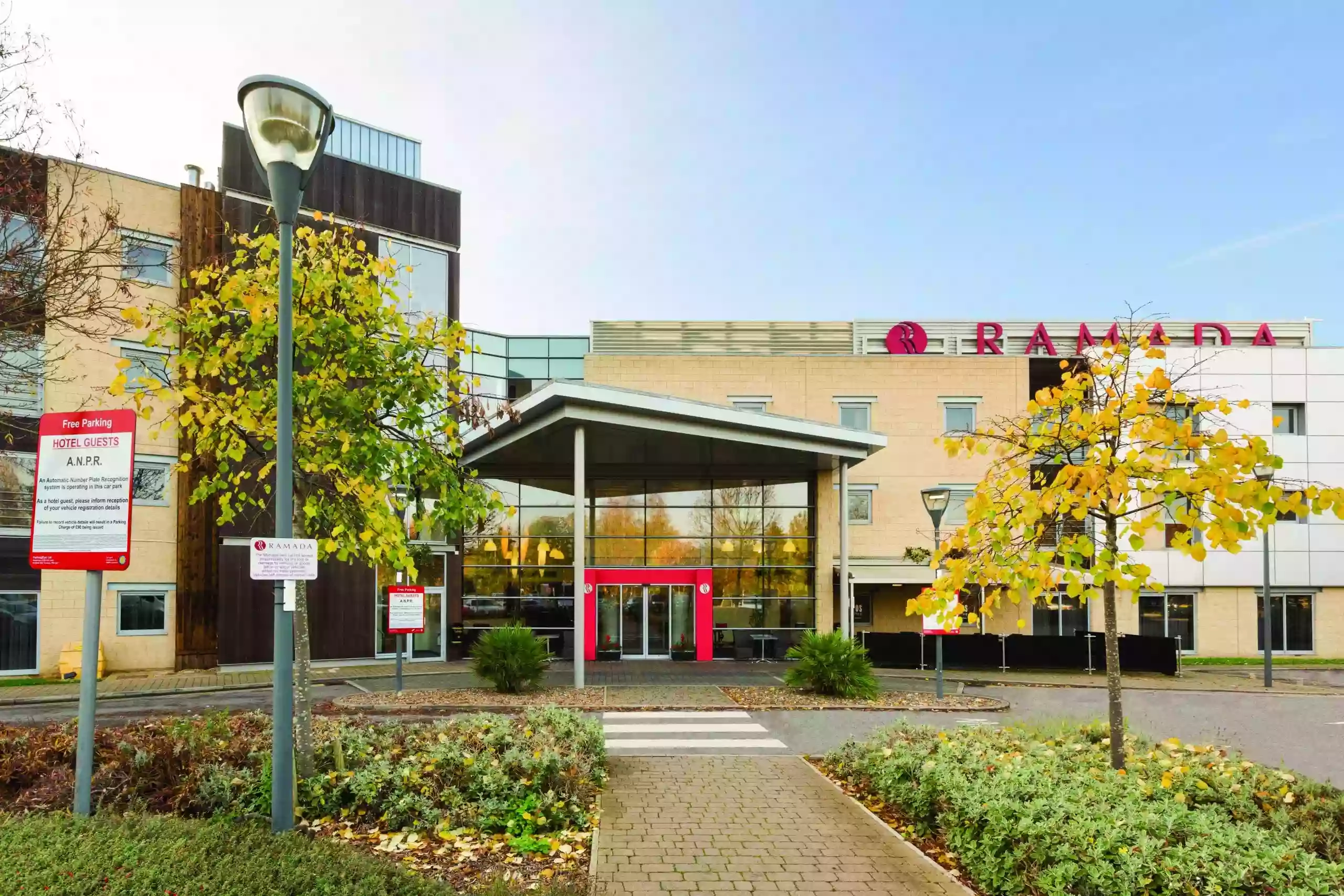 Ramada by Wyndham London North M1