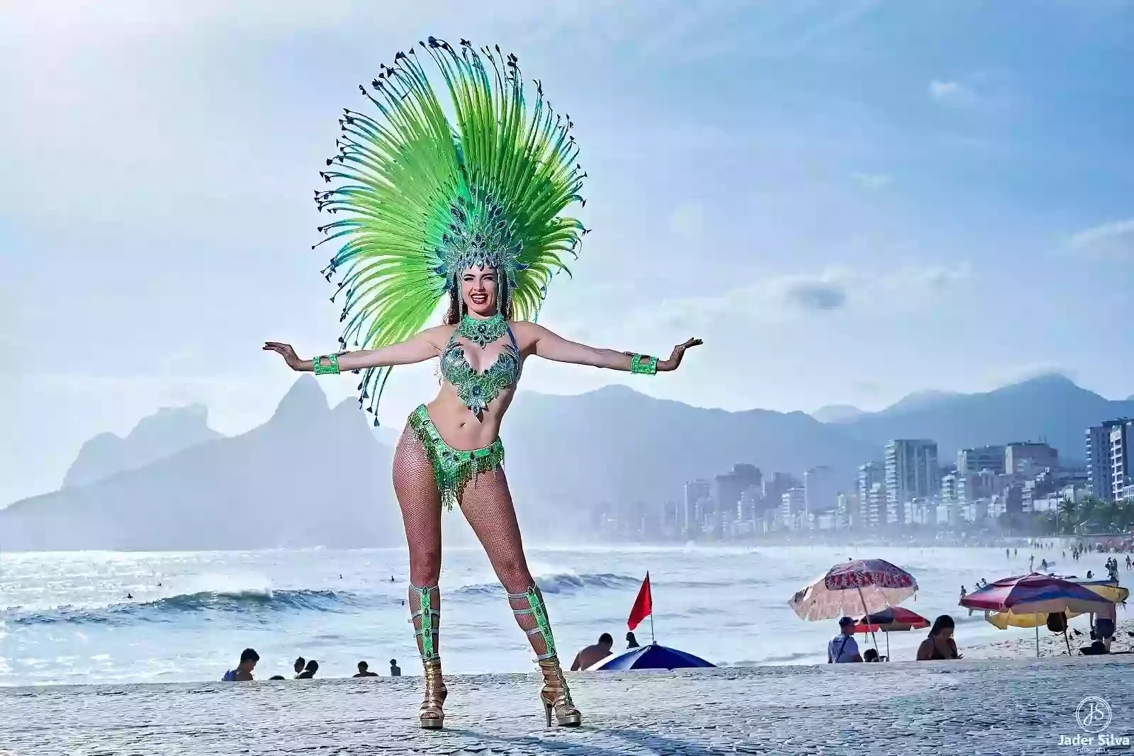 Samba de Rainha_ Training Dancers to become Professional Brazilian Samba Dancers. Hire Samba Dancers for your event.
