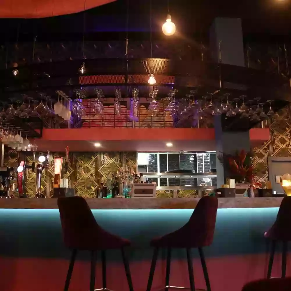 Rozu Restaurant & Cocktail Lounge