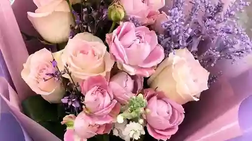 Цветочный салон "Квіти з любов'ю"