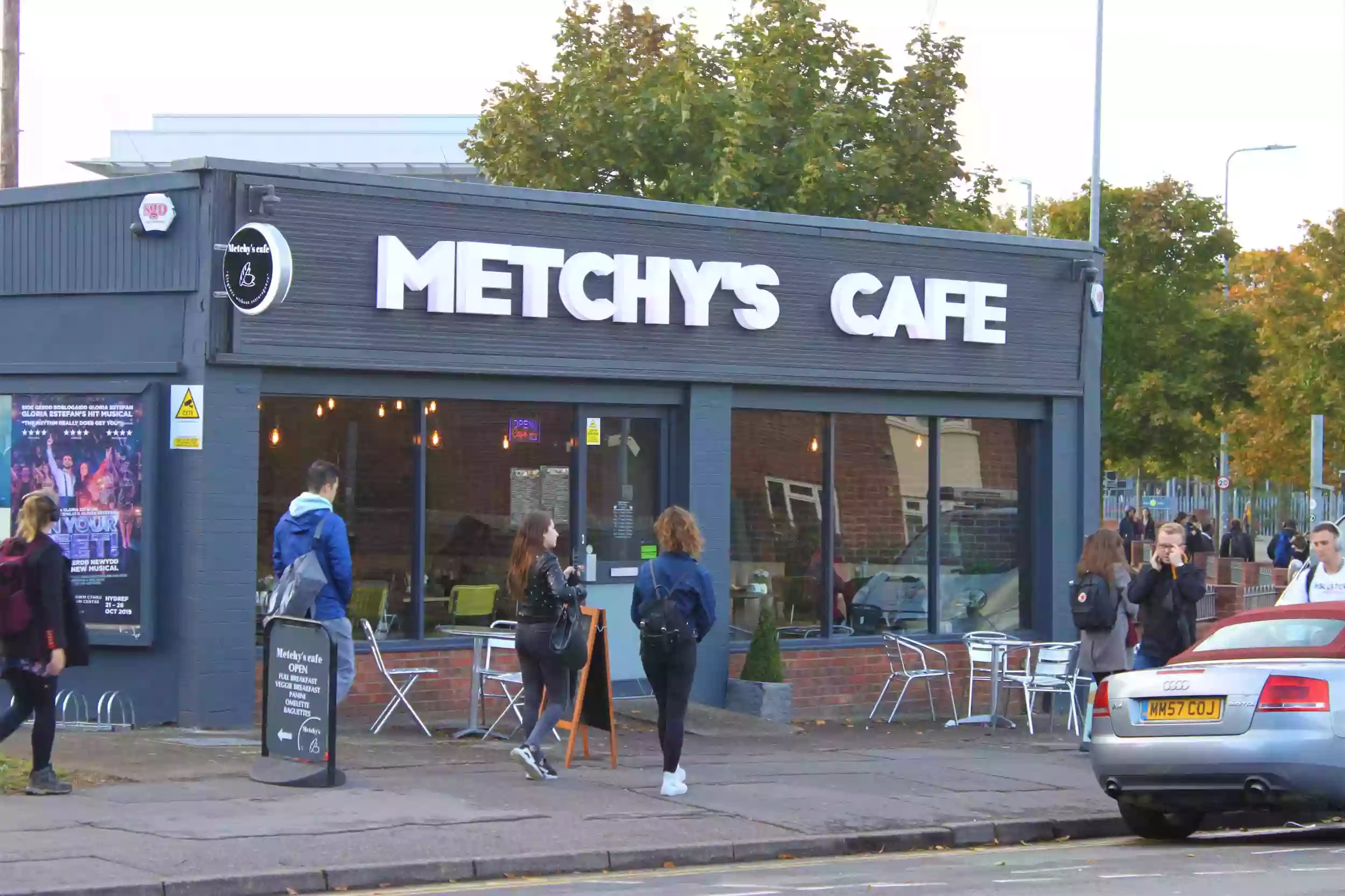 Metchy's Cafe & Bar