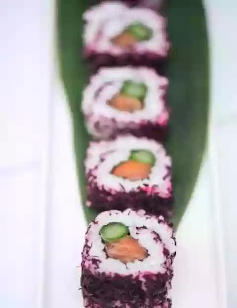 Roll With Me Sushi