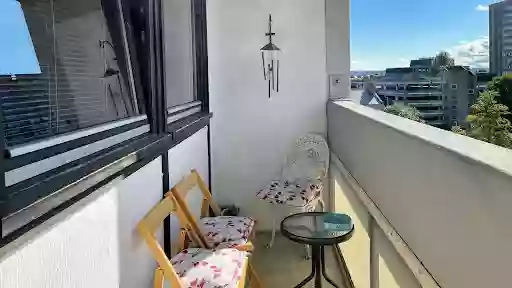Aberdeen City Centre Holiday Apartment With Private Balcony.