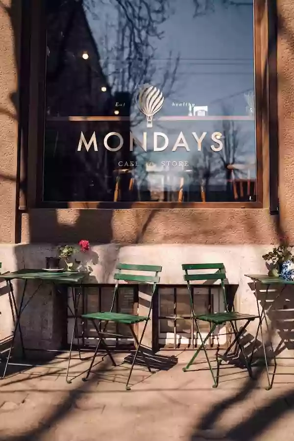 Mondays cafe & store