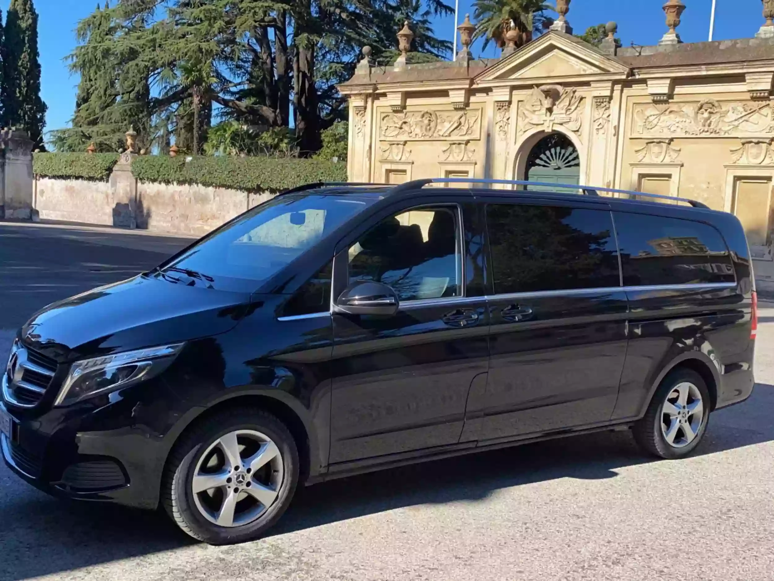 Luxury Limousine sas Noleggio auto con conducente Roma