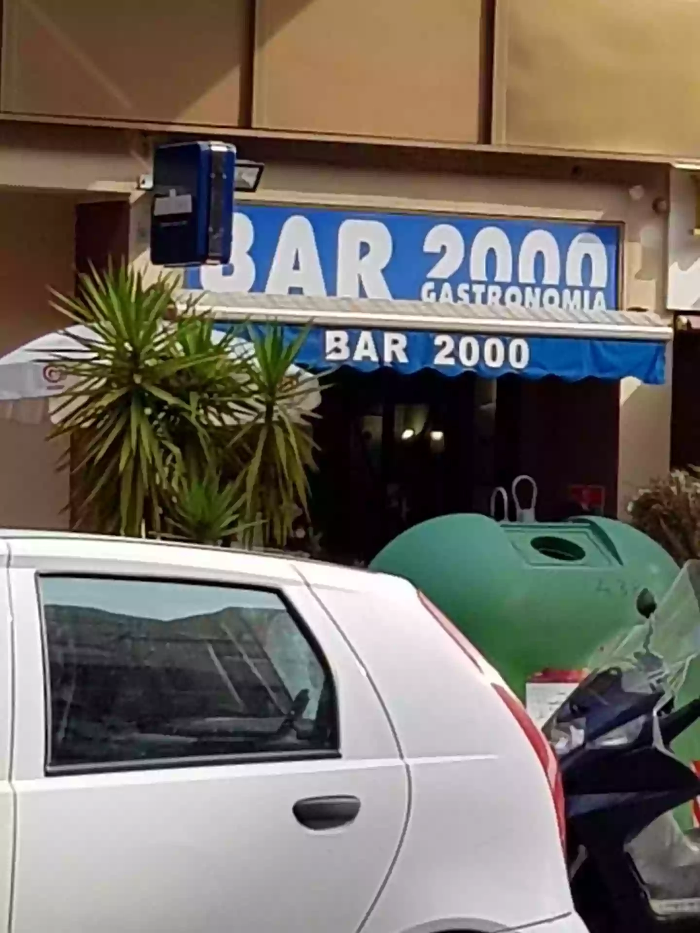 Bar 2000