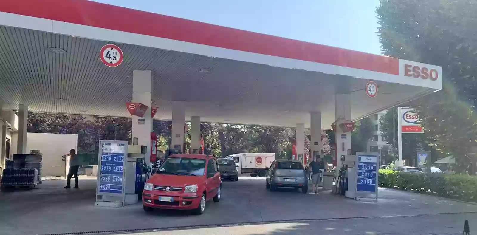 ESSO STAZIONE DI SERVIZIO-SARA sas