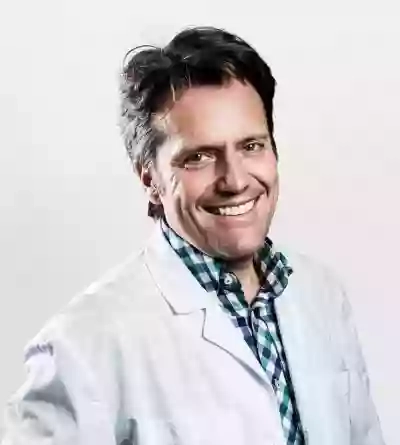 Mr. Dr.med. Adrian R. Casty