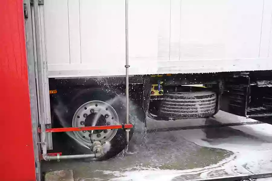Truck Wash - Lavaggio Specializzato Camion, Tir, Camper e Pullman