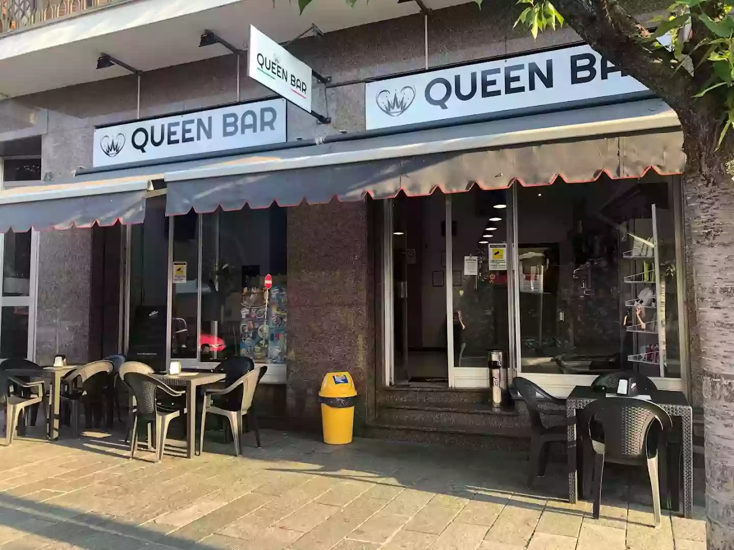 Queen Bar