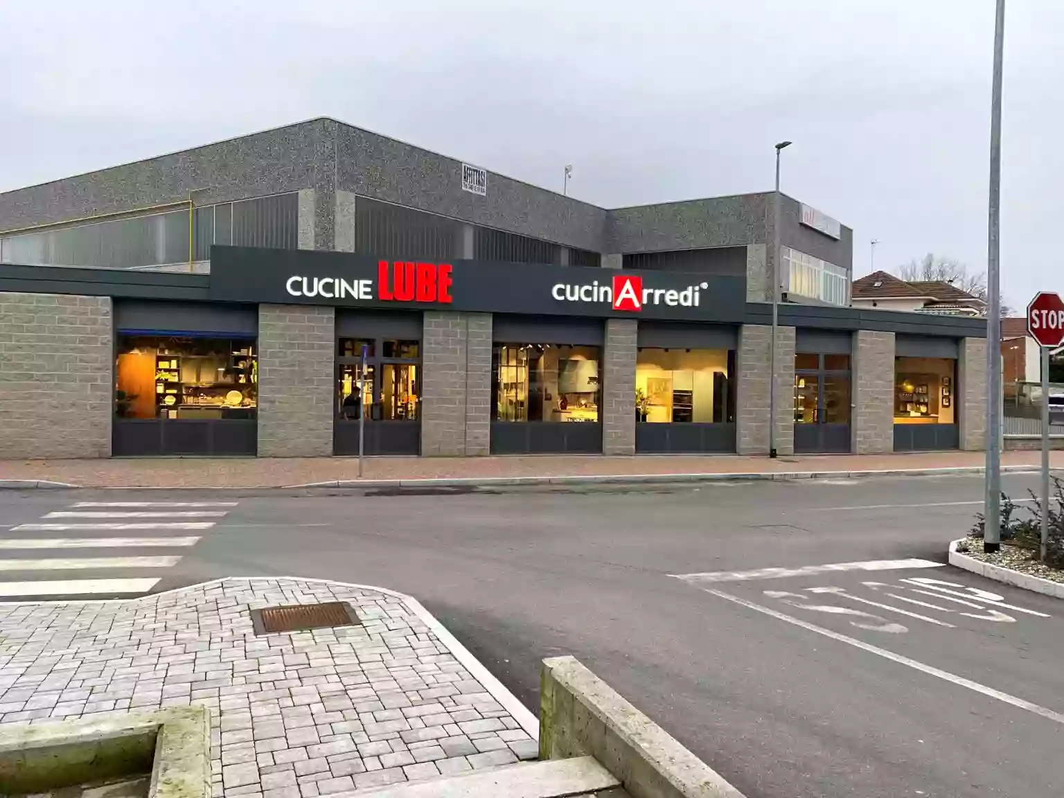 Lube Store Novara - Cucinarredi