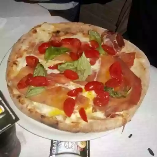 La Sorrentina Pizza & Cucina