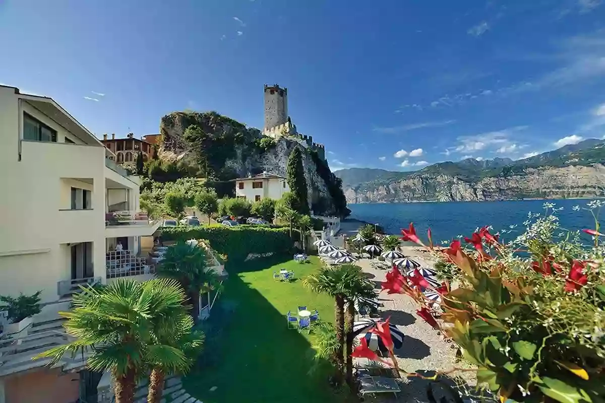 Castello Lake Front Hotel & Living Suite