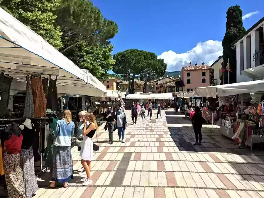 Wochenmarkt Montag - Via Colombare