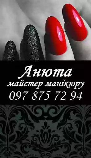 "lytique nails"