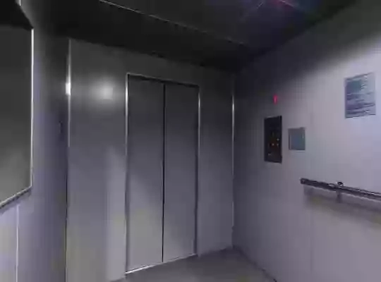 Замкнені, Ліфт