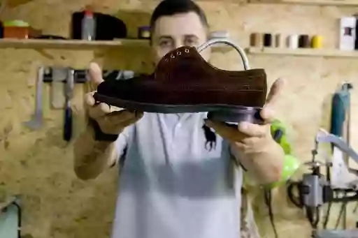Ремонт взуття -Ремонт обуви- Shoe repairs