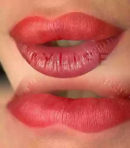 Акварельные губы Киев: акварельный перманентный татуаж губ, пудровые губы, помадный эффект