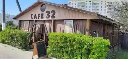 Cafe 32