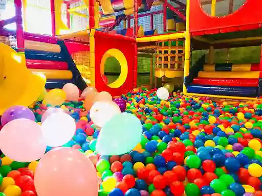 Sala Zabaw Małpi Gaj Atrakcje dla dzieci Organizacja urodzin Basen z kulkami Plac zabaw