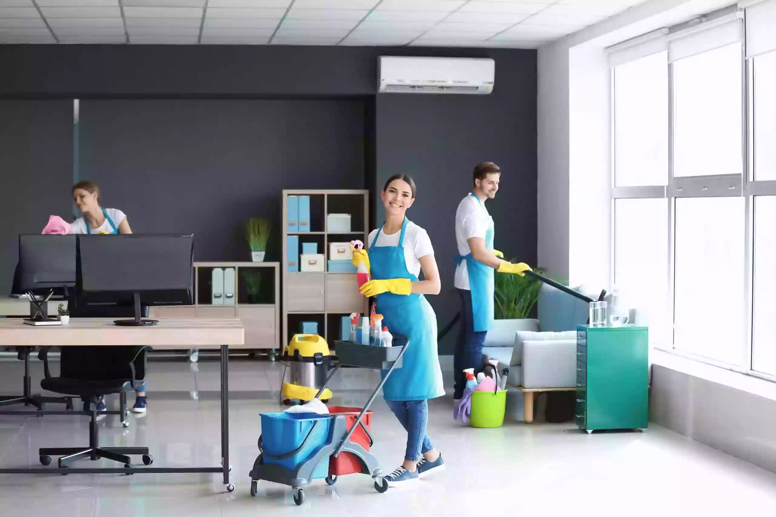 Sprzątanie biur Poznań- firma sprzątająca eClear