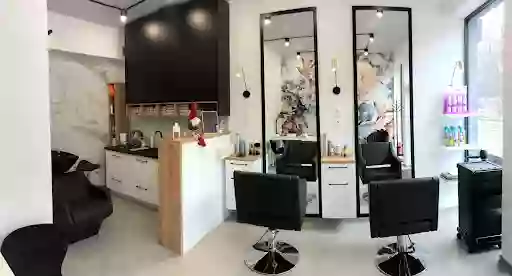 Kobiecy Urok Salon Fryzjerski