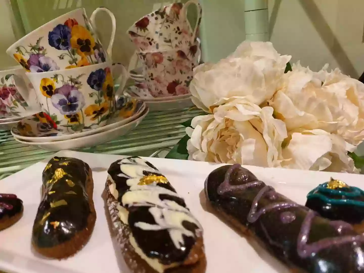 La Maison Des Eclairs - French Cafe