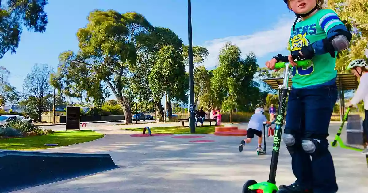 Oaklands Recreation Plaza