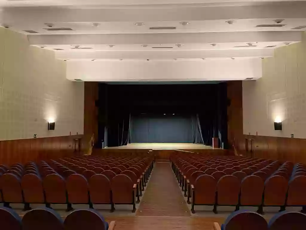 Cine y Teatro "María Bellido"