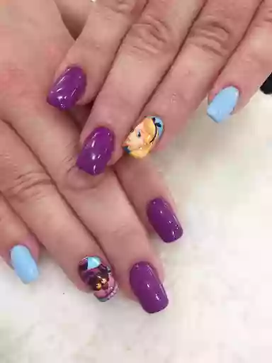 Queens nails