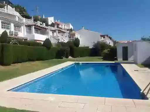 Chalet Adosado con piscina en la Cala del Moral-Maison avec piscine, playe/House pool near the beach