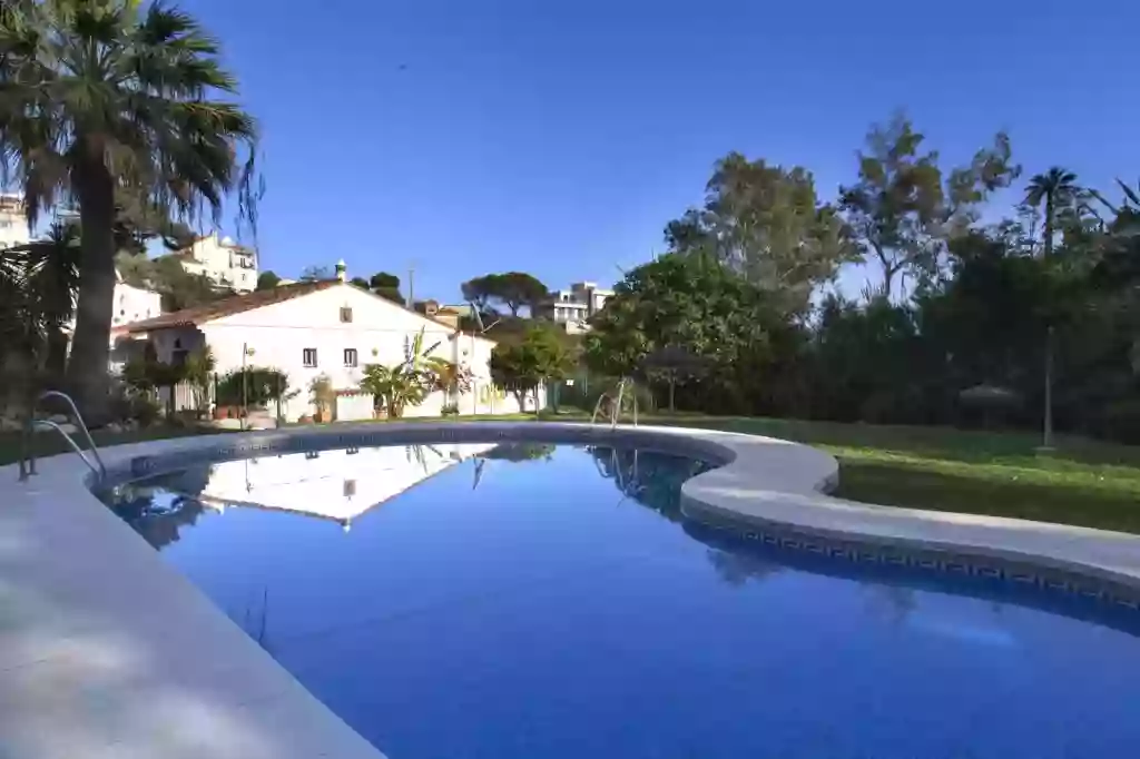 Duplex con piscina La Hidalga - Holiday Homes Malaga