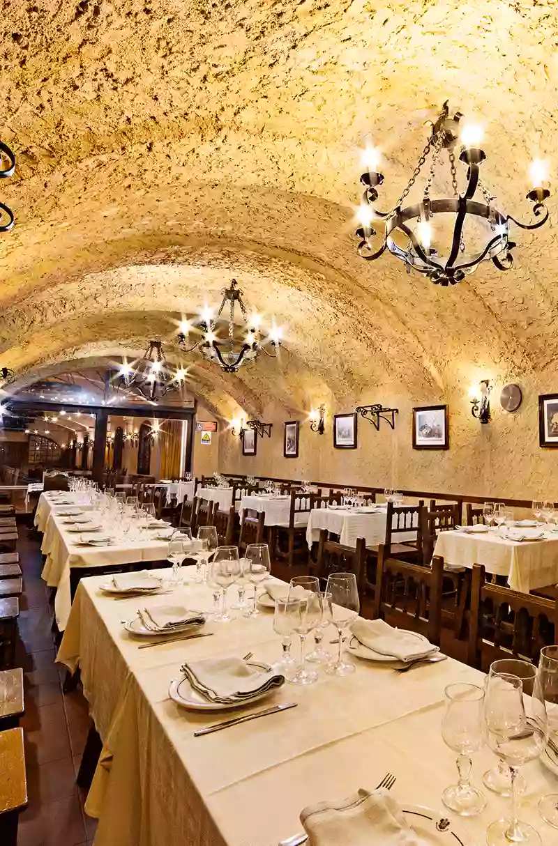 La Cueva. Bodega restaurante en Mucientes.
