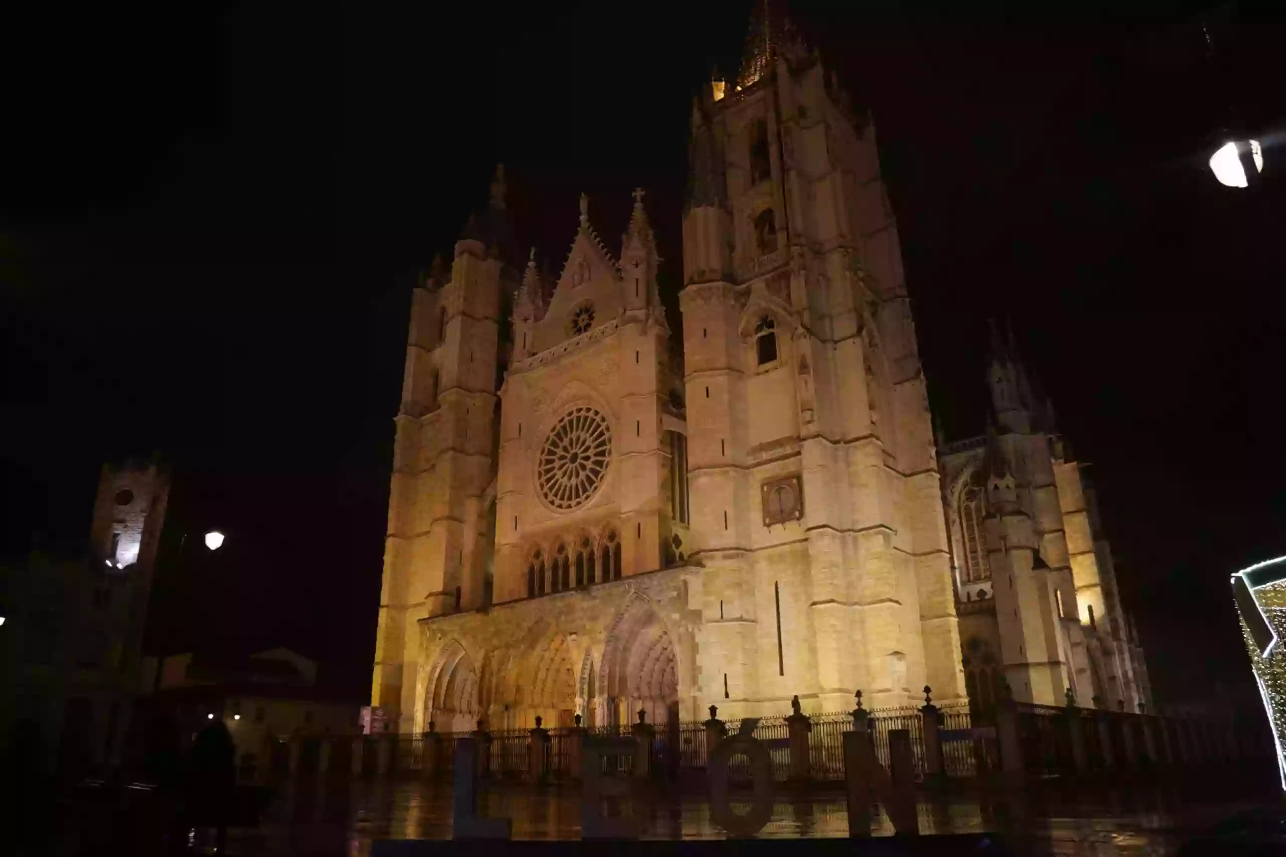 Explora León (free tour y visitas guiadas)