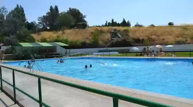 Piscina Pública Municipal de Navalperal de Pinares.