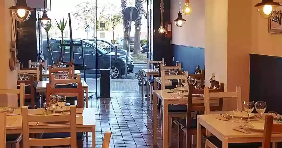 El Faro Café
