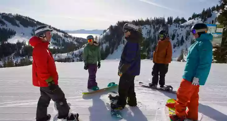 KIONE Snowboard & Ski School