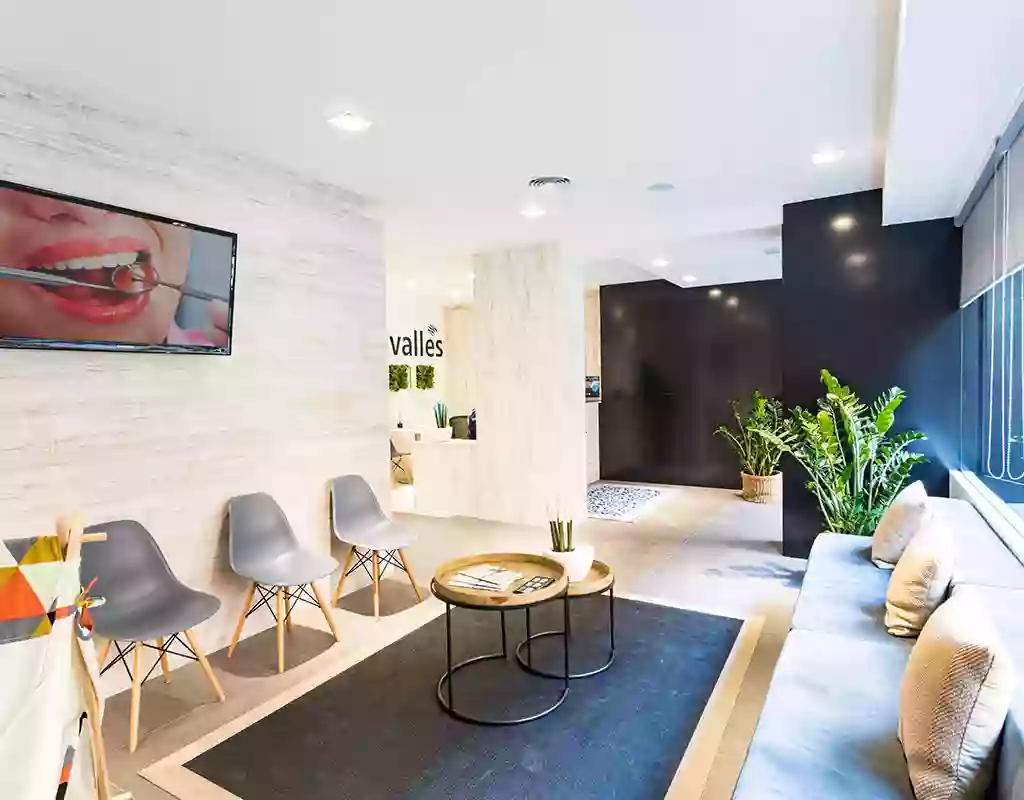 Clínica Dental Vallès Sant Cugat | Dentistas de Urgencias | Implantes | Ortodoncia