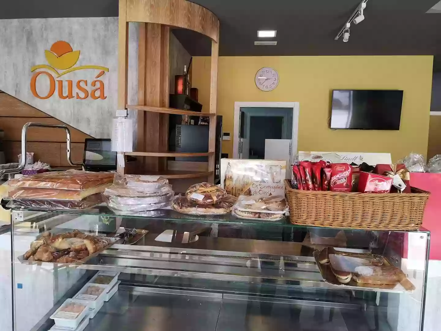 Ousá : panadería - cafetería