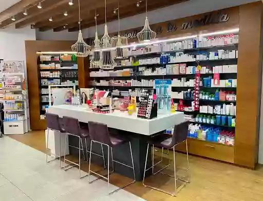 Farmacia Cañizares Martinez Farmacia 12 horas en Colmenar Viejo. Cosmética