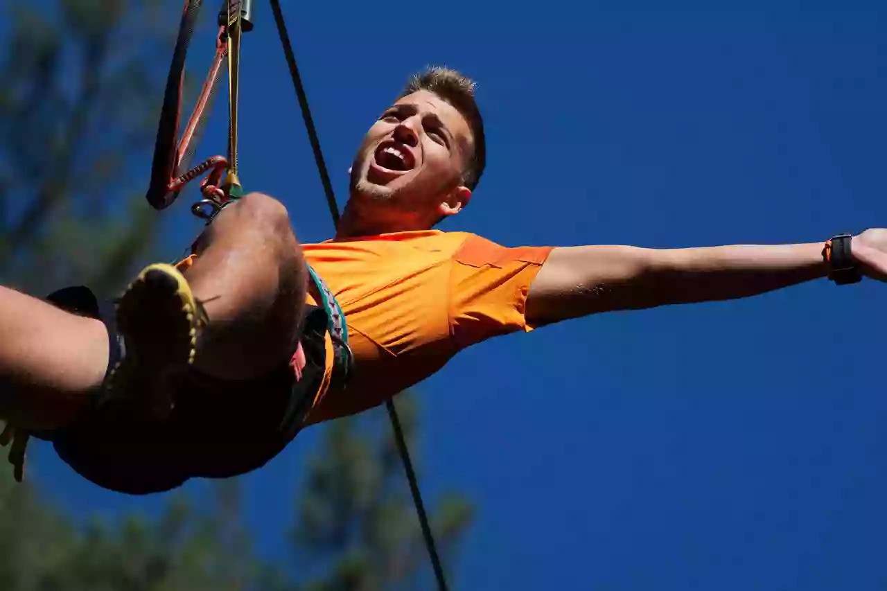 AVENTURA AMAZONIA CERCEDILLA. Parque de multiaventura y tirolinas para niños y adultos. Despedidas, Cumples y Teambuilding.