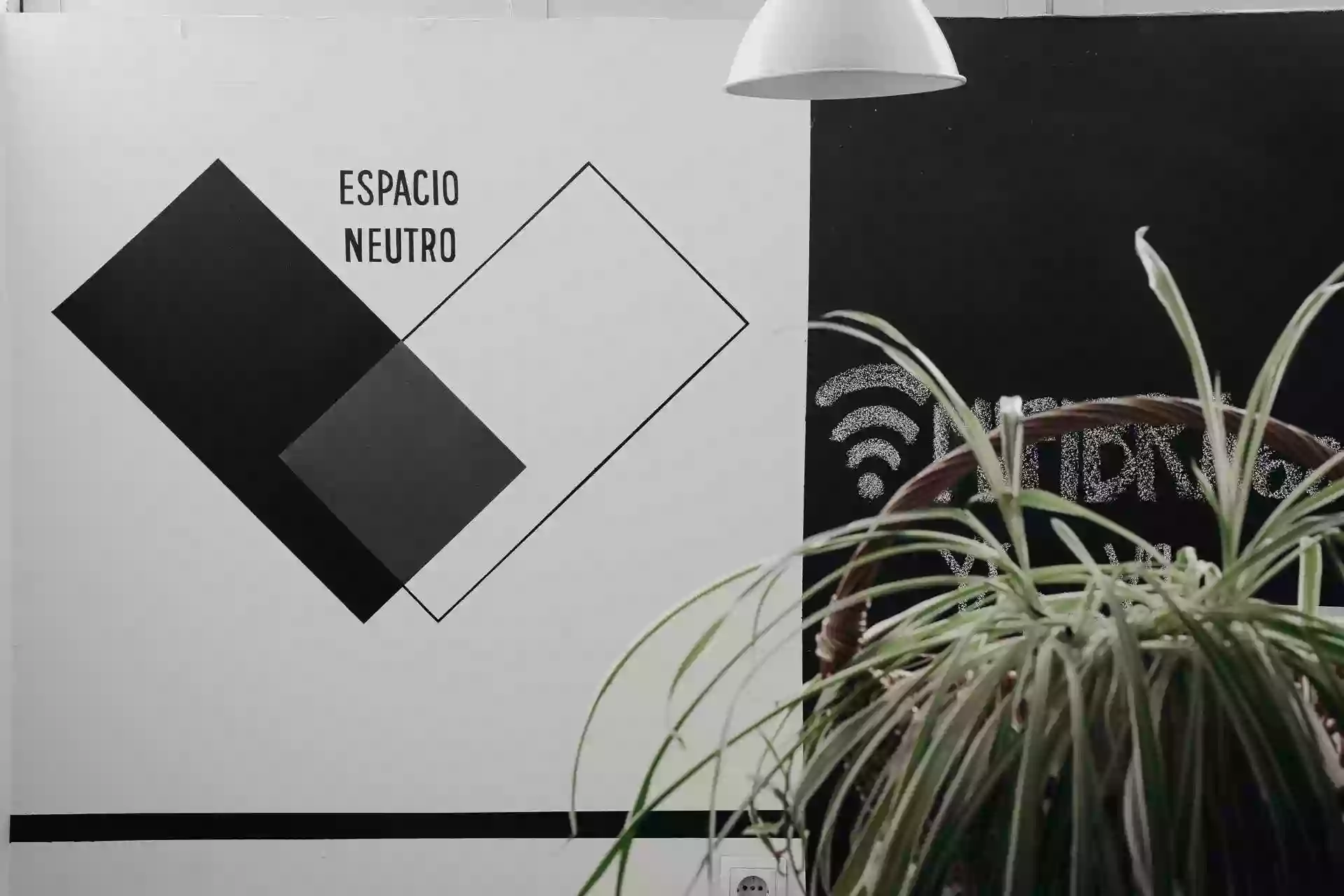 Espacio neutro. ➡️ Alquiler de salas en Madrid. Alquiler de espacios en Madrid: espacio para cursos, talleres, rodajes...