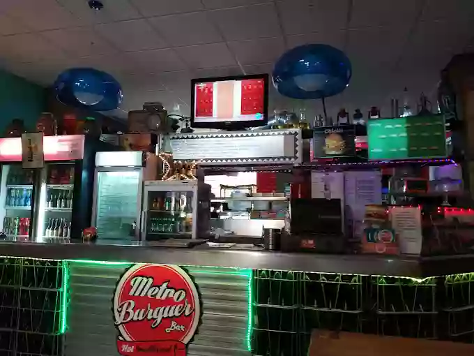 Metro Burguer Cervecería, Tapeo, Menú, Pizzas x metro.Chivitos,Cervezas artesanas.