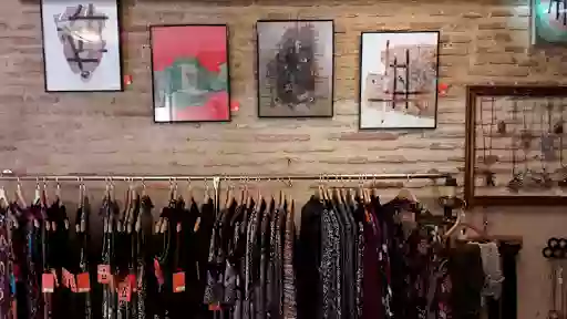 COPERNIA Tienda de Moda, complementos y arte de creación propia