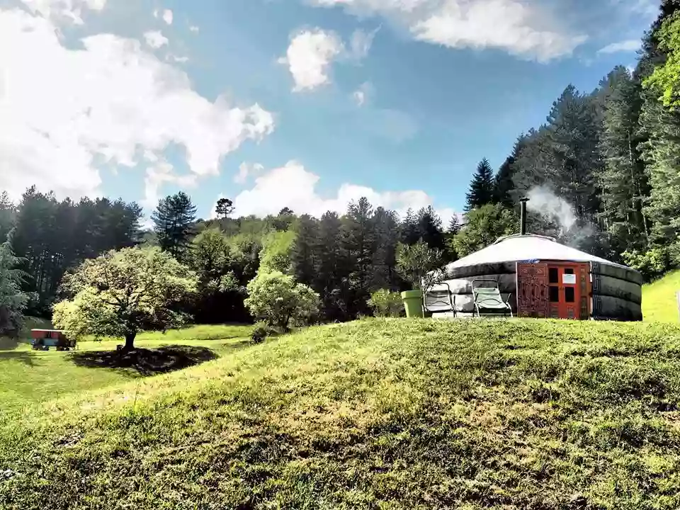 Le Mas du Pestrin, hébergements insolites et gîtes ruraux en Ardèche | Cousinade, spa, massage bien-être, piscine