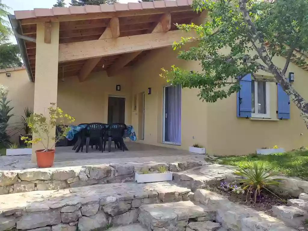 Gîte La Coccinelle : Gîte 2 personnes à la campagne, climatisé, avec piscine, proche Gorges de l'Ardèche, Sud Ardèche