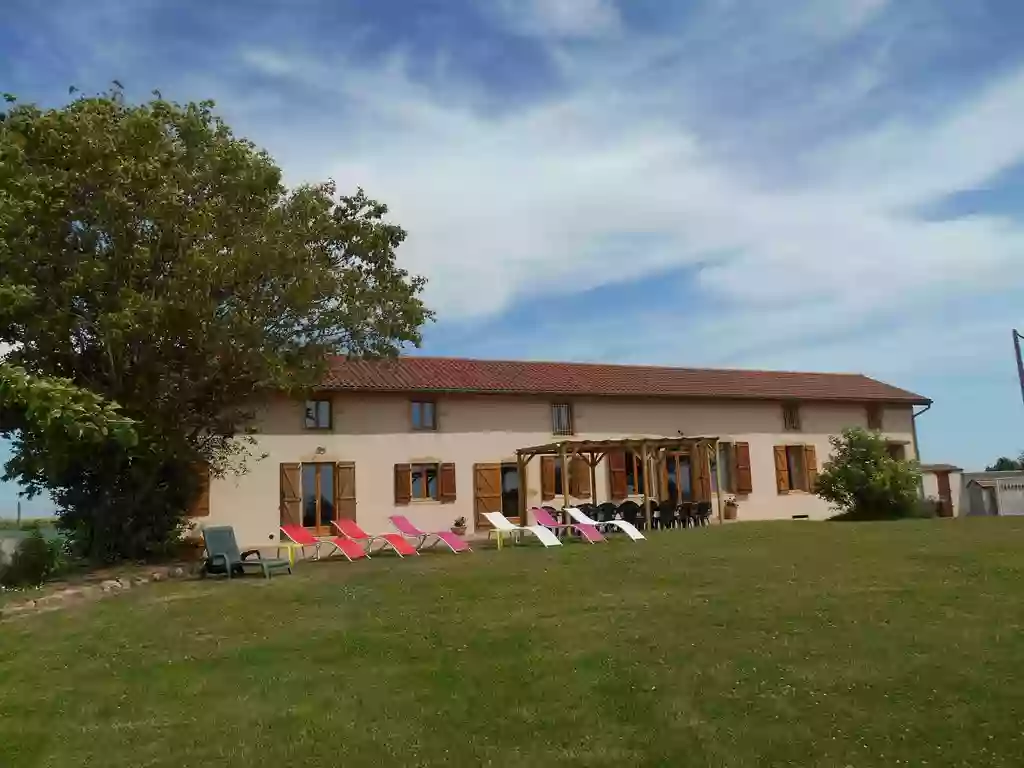 Gîte Le Bois Rond, piscine, calme, campagne entre Bourgogne du Sud et Auvergne du nord